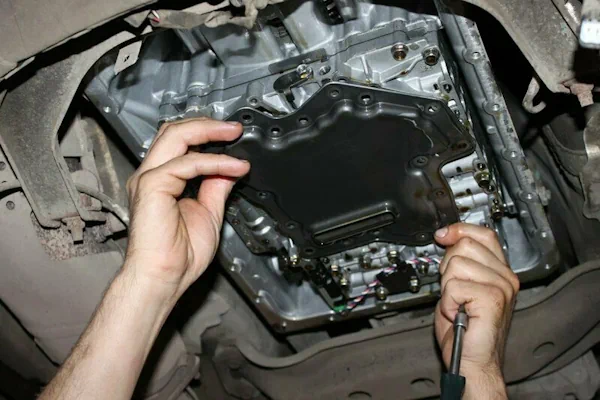 Низкий уровень масла в АКПП: симптомы, признаки и последствия. Как правильно реагировать на проблему.