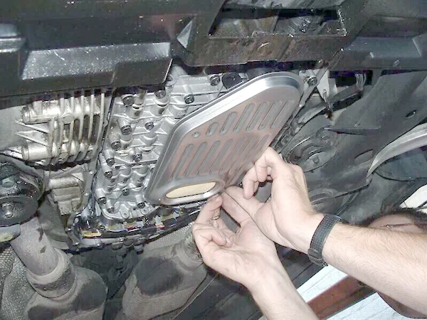 Как провести частичную замену масла в АКПП 01M и избежать проблем: советы и рекомендации.